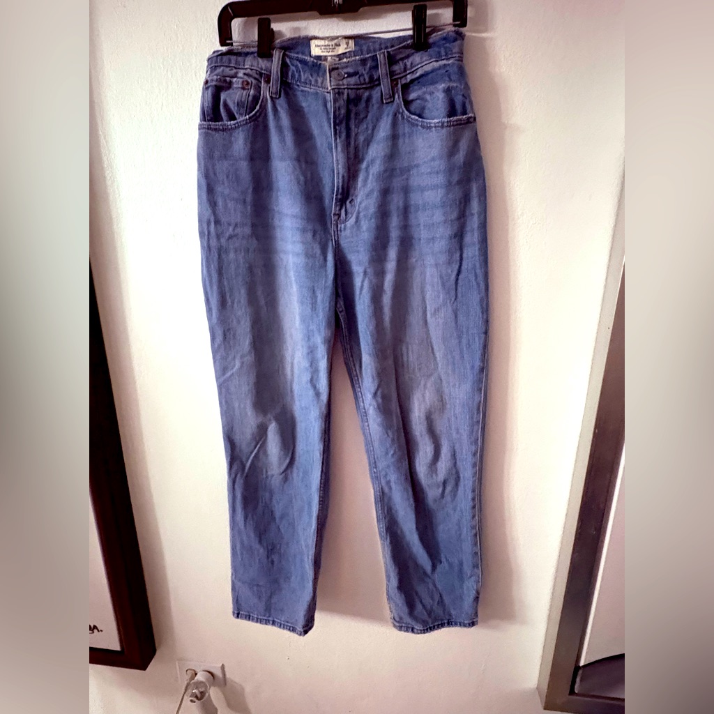 Abercrombie & Fitch Blue High-Rise Jeans. Size 8r.